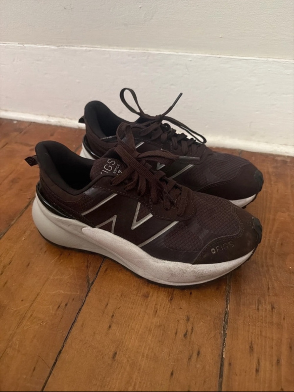 New Balance figs 3447 Brown Athletic Sneakers with White Midsole